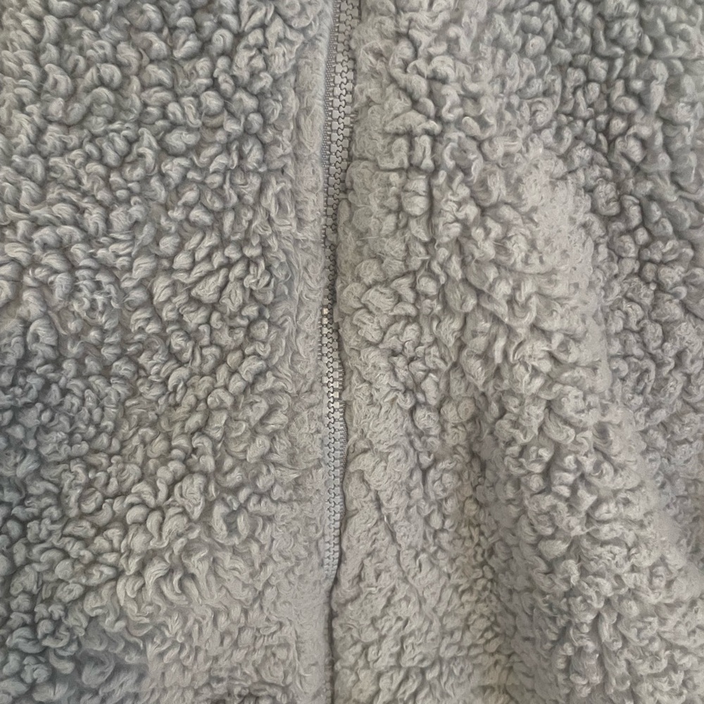 Carter’s fuzzy sweatshirt (12 Months) - Picture 3 of 9